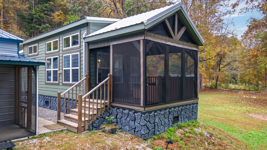 1044 Ray Creek Rd.