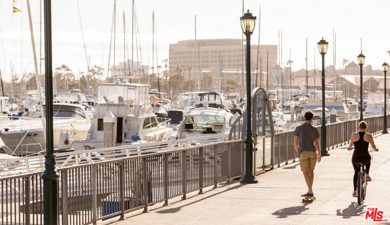 882 Harbor Crossing Ln