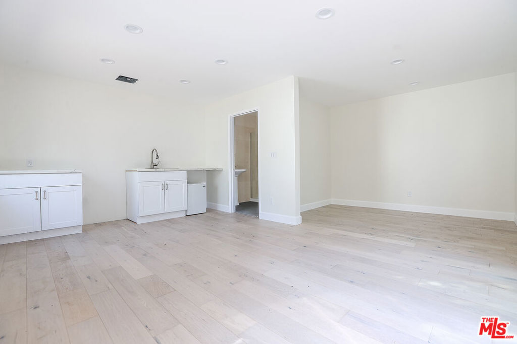 12524 WOODBINE Street