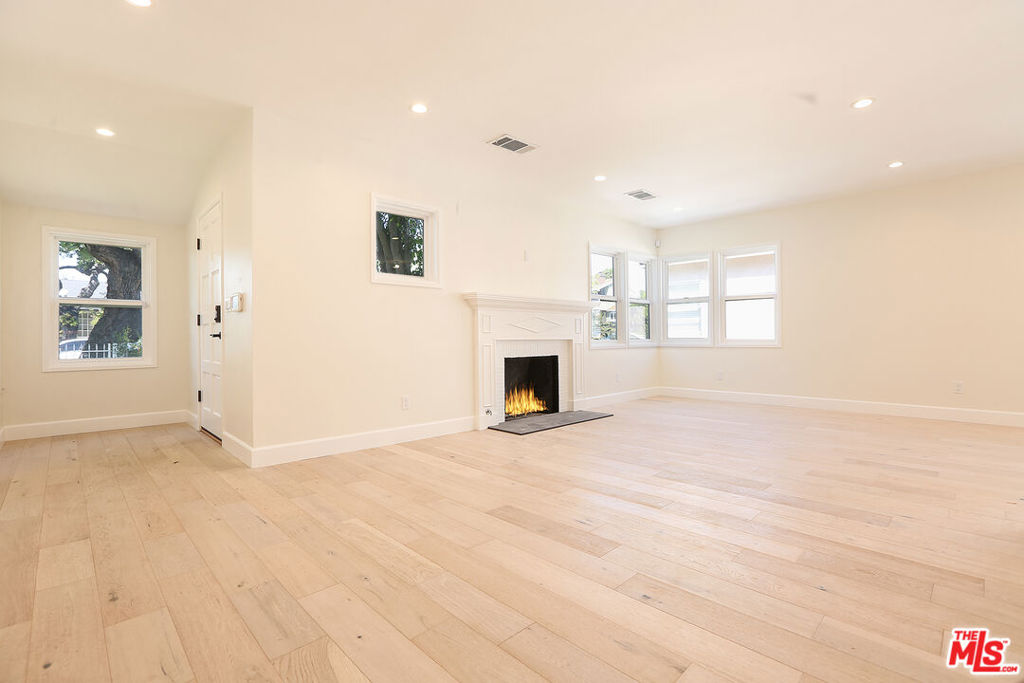 12524 WOODBINE Street