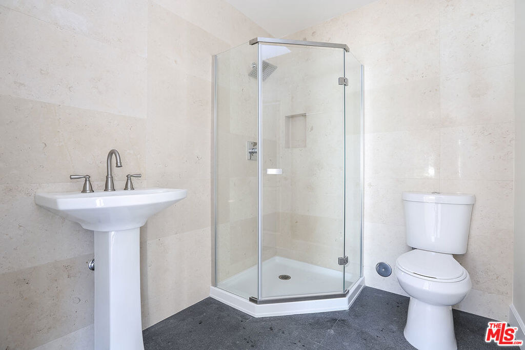 12524 WOODBINE Street