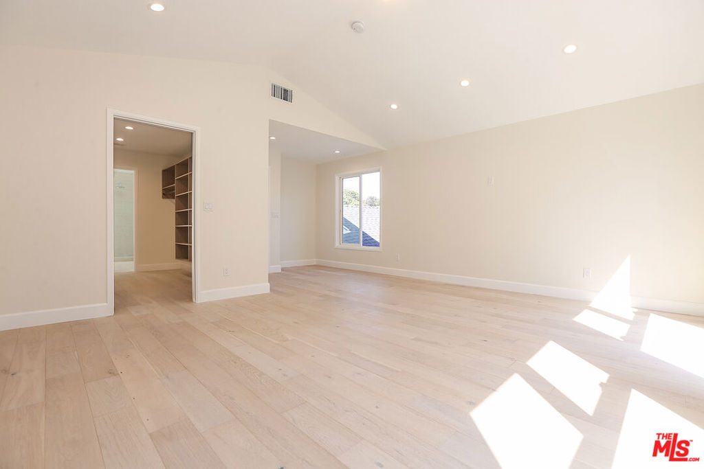 12524 WOODBINE Street