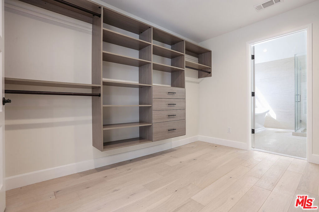 12524 WOODBINE Street