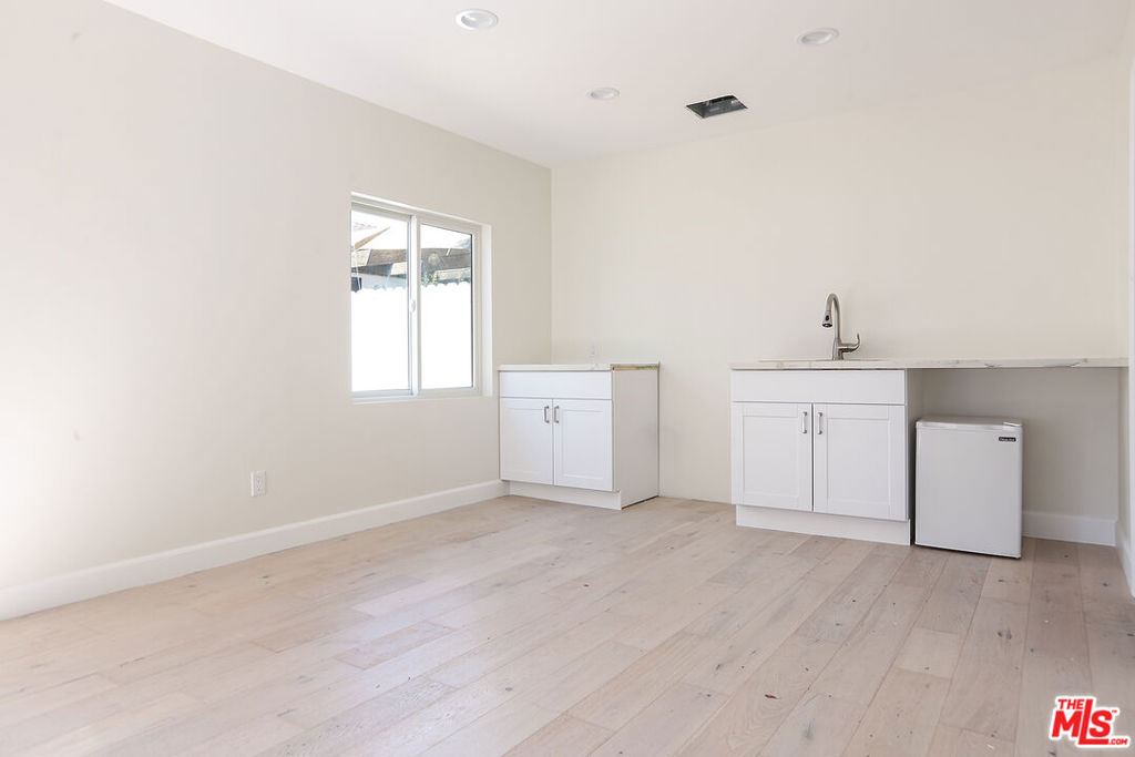 12524 WOODBINE Street