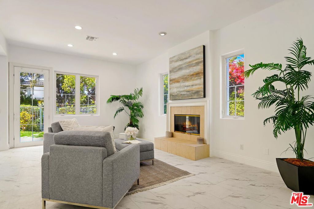 882 Harbor Crossing Lane