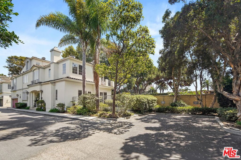 882 Harbor Crossing Lane