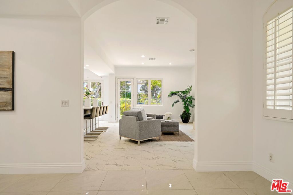 882 Harbor Crossing Lane