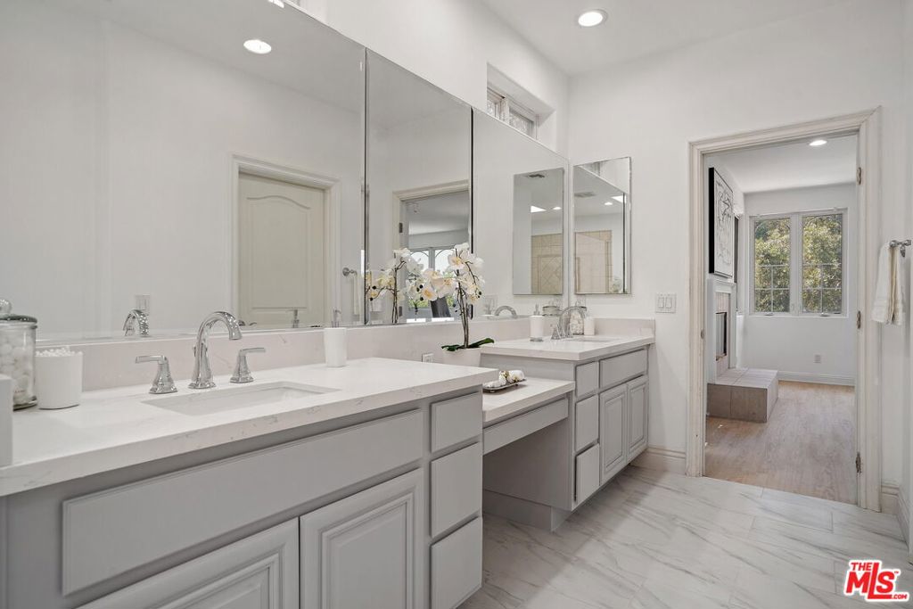 882 Harbor Crossing Lane