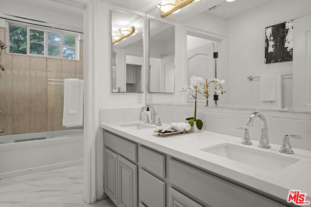 882 Harbor Crossing Lane