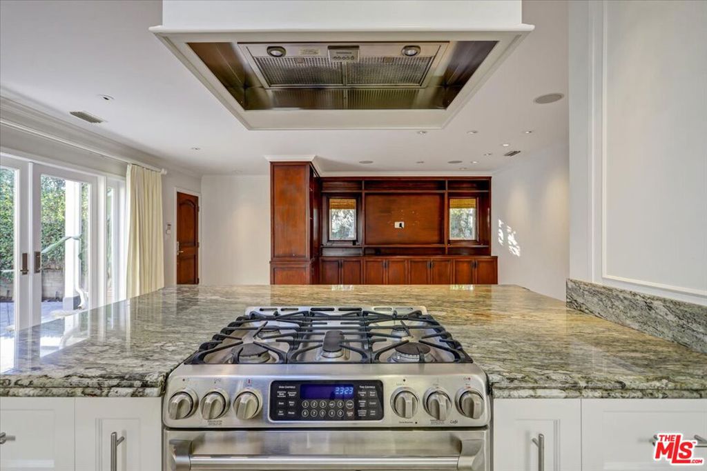 3111 Stanford Avenue