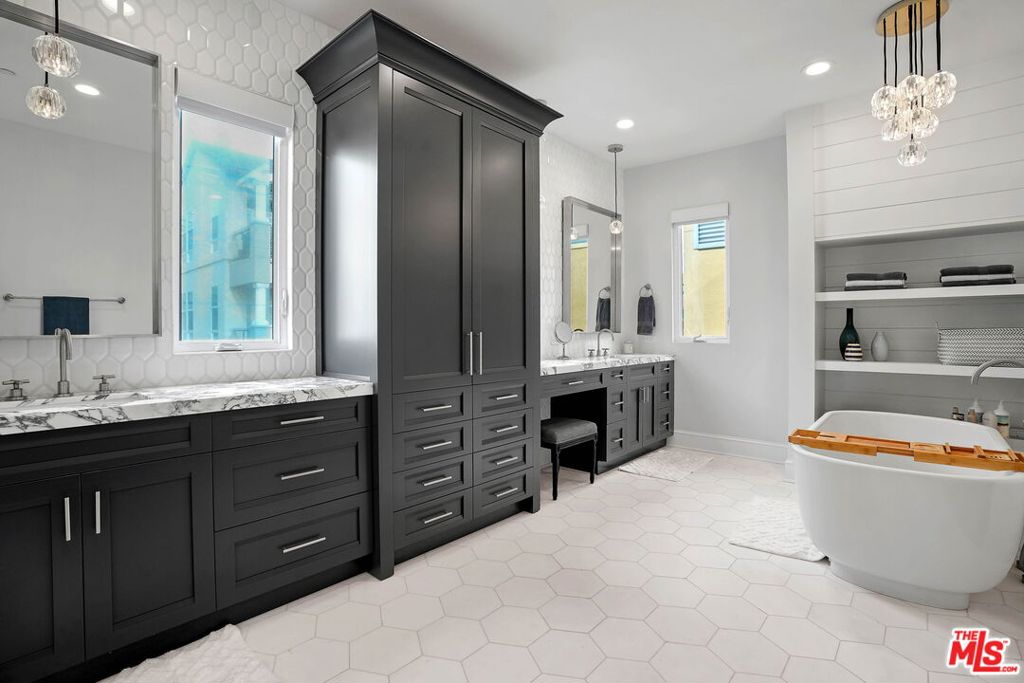 13015 Discovery Creek Dr