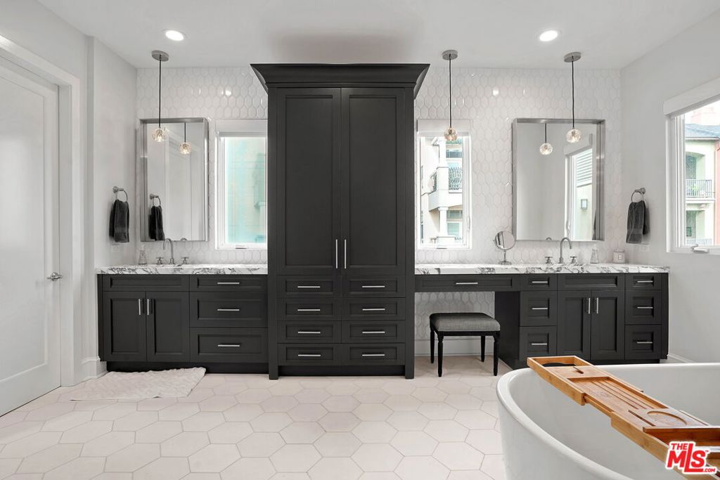 13015 Discovery Creek Dr