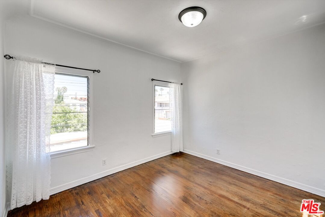 1525 S Orange Grove Ave