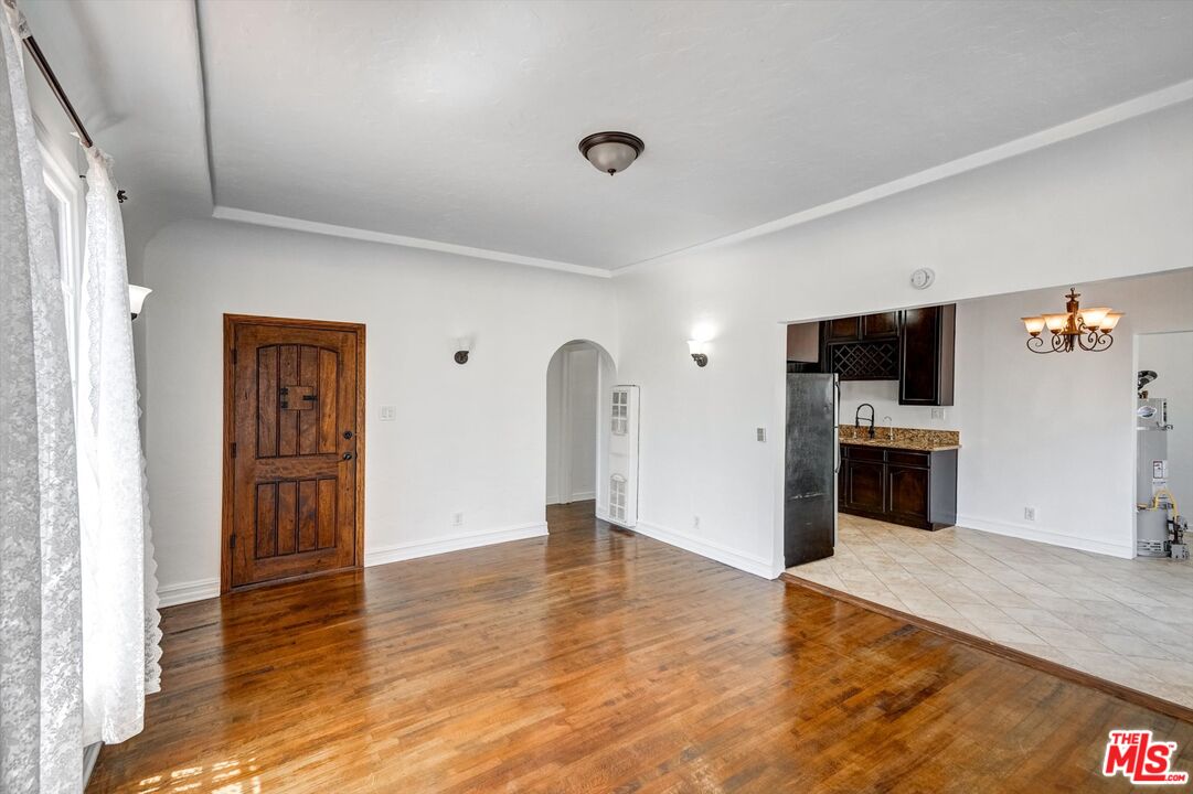 1525 S Orange Grove Ave