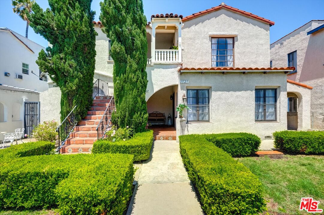 1525 S Orange Grove Ave