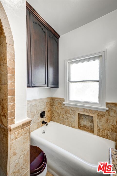 1525 S Orange Grove Ave