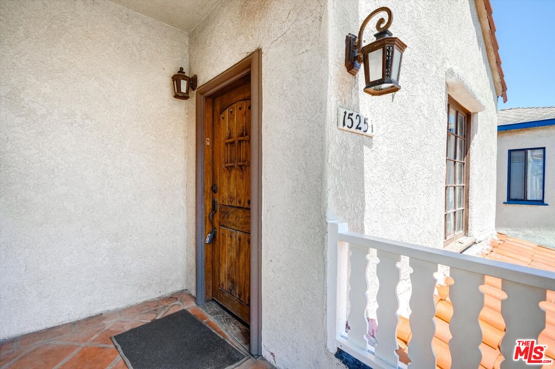 1525 S Orange Grove Ave