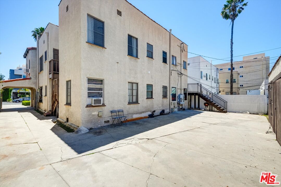 1525 S Orange Grove Ave