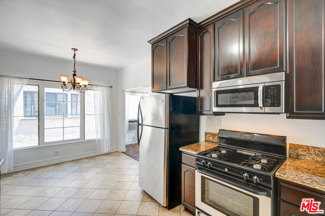 1525 S Orange Grove Ave