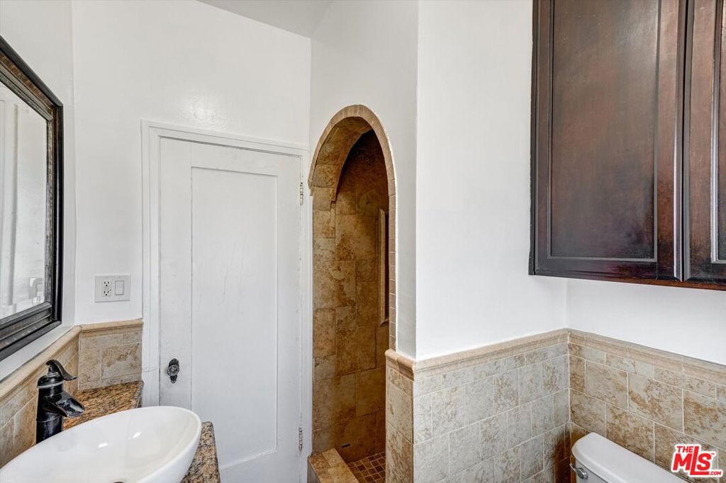 1525 S Orange Grove Avenue