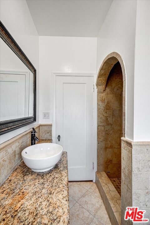 1525 S Orange Grove Avenue