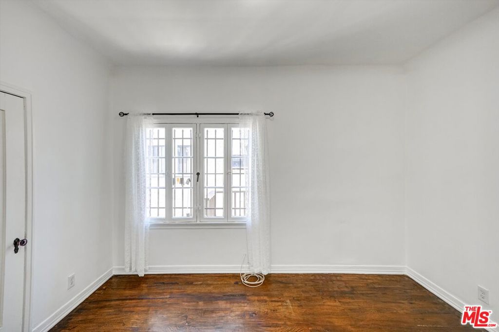 1525 S Orange Grove Avenue