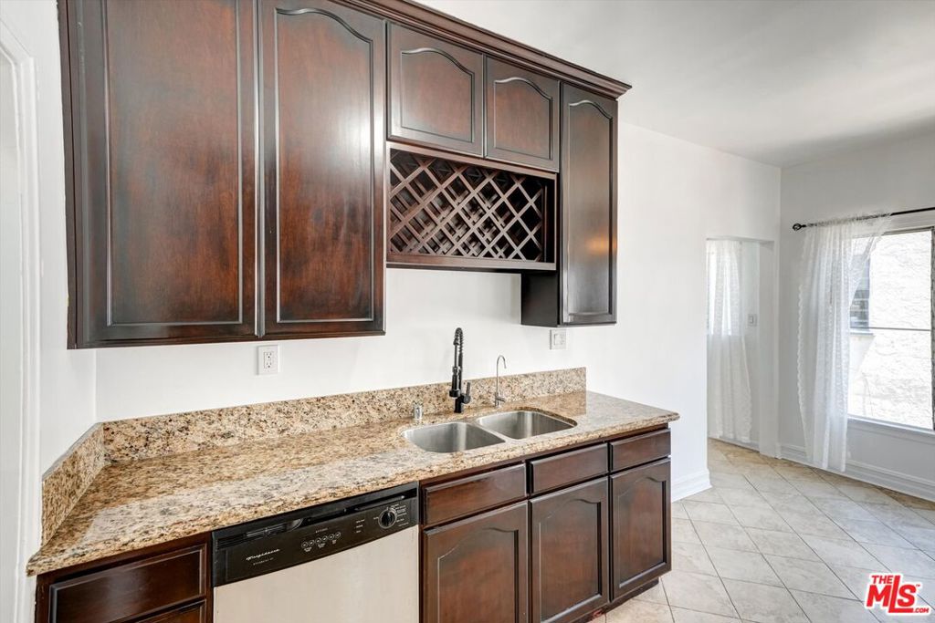 1525 S Orange Grove Avenue