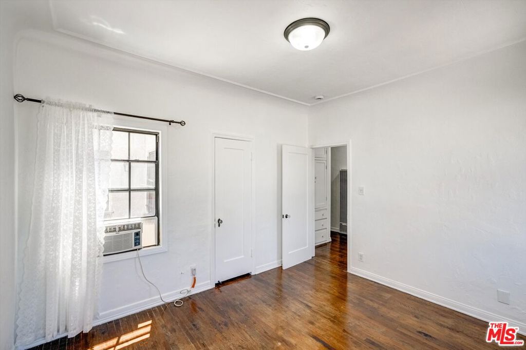 1525 S Orange Grove Avenue