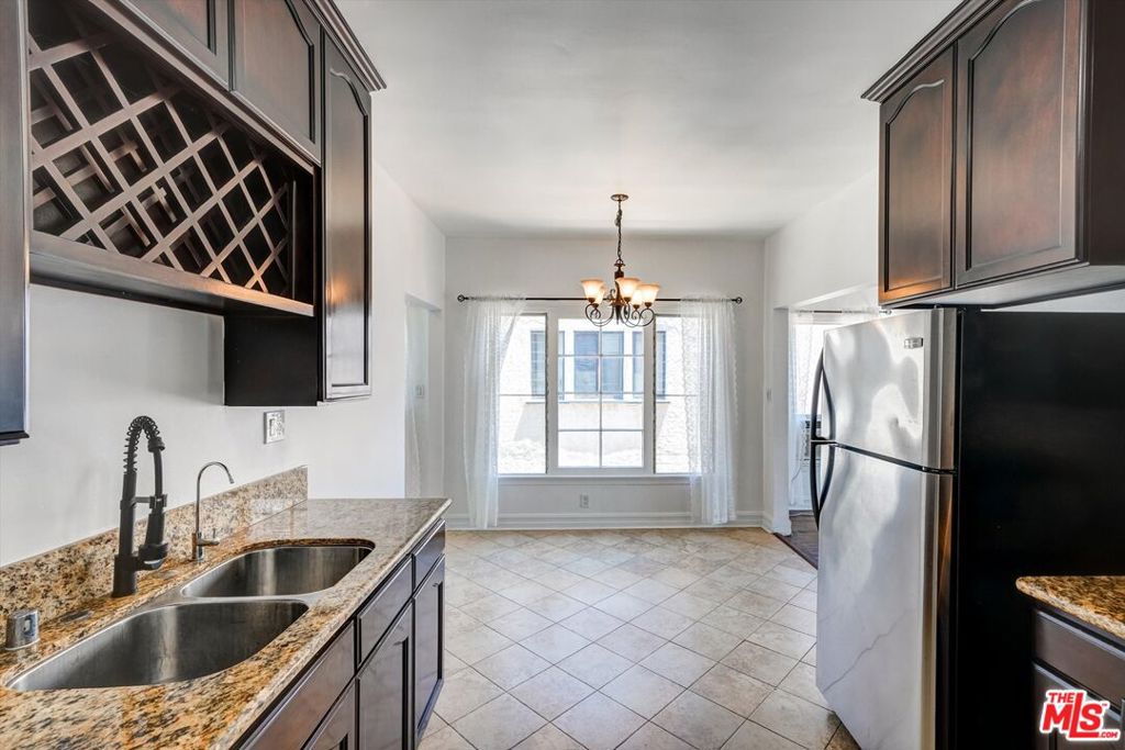 1525 S Orange Grove Avenue