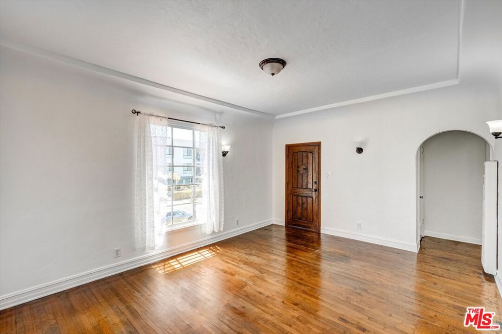 1525 S Orange Grove Avenue