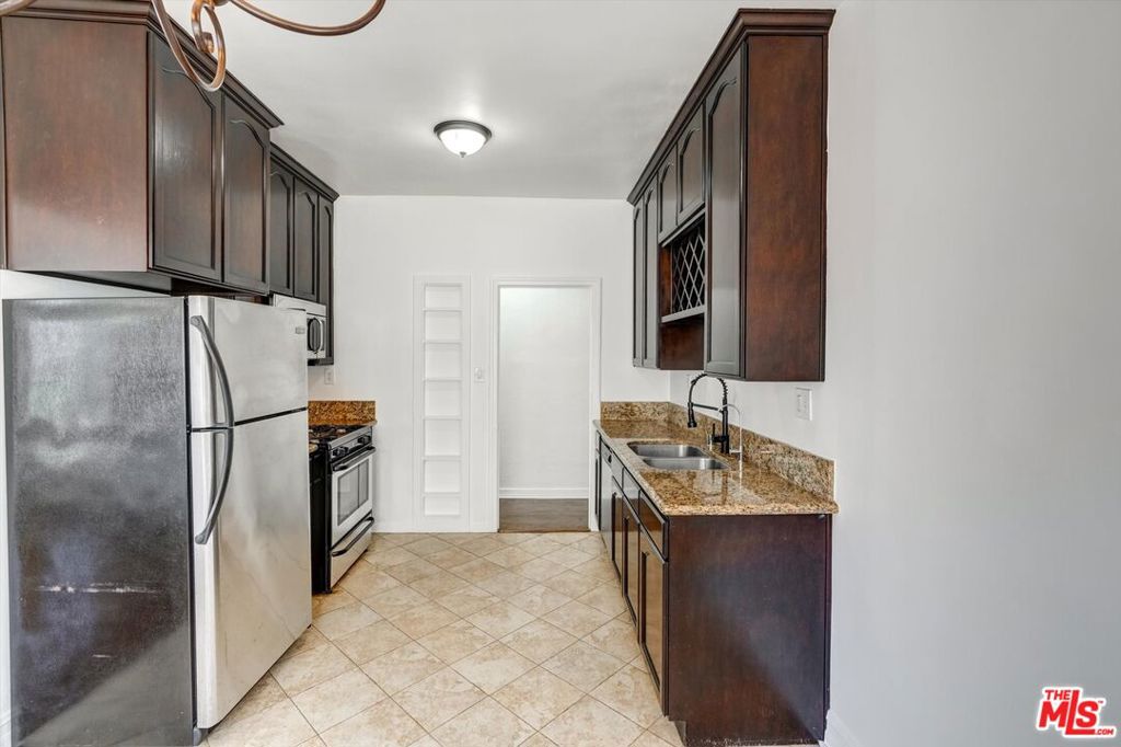 1525 S Orange Grove Avenue