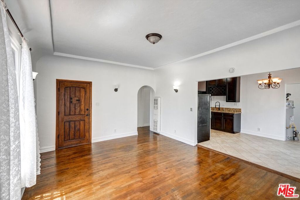 1525 S Orange Grove Avenue