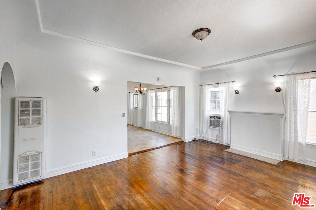 1525 S Orange Grove Avenue