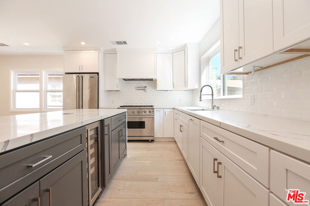 12524 WOODBINE Street