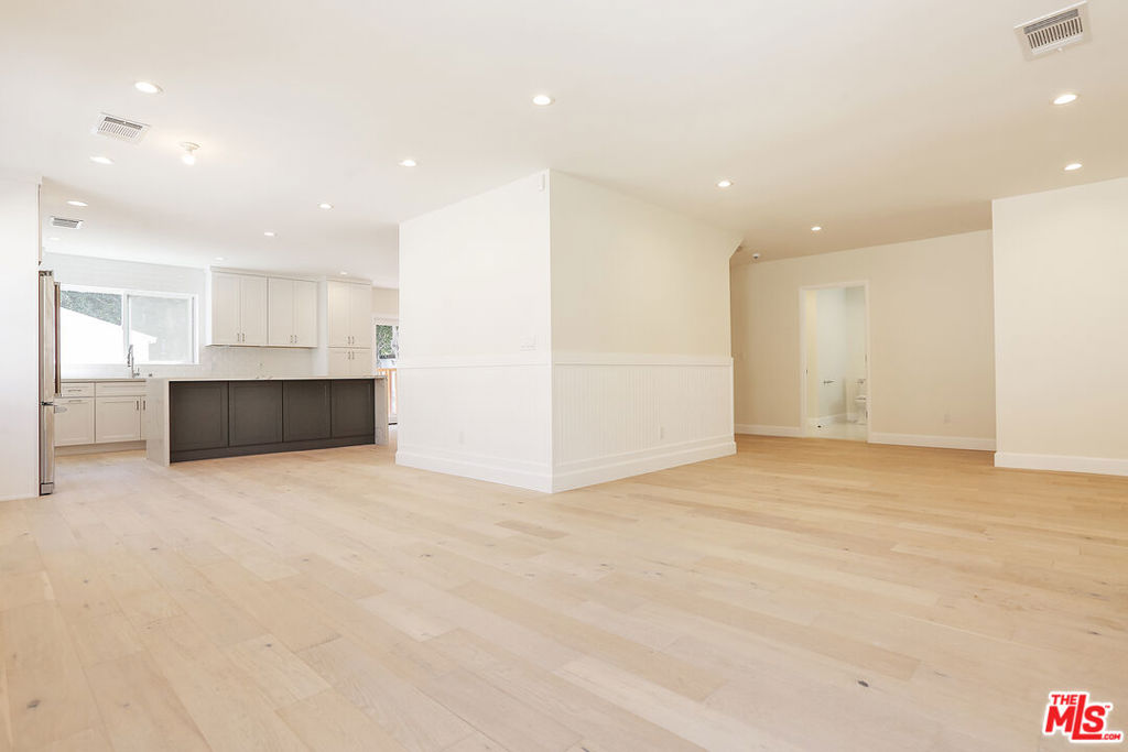 12524 WOODBINE Street