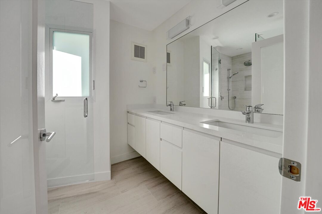 5113 Ocean Front Walk