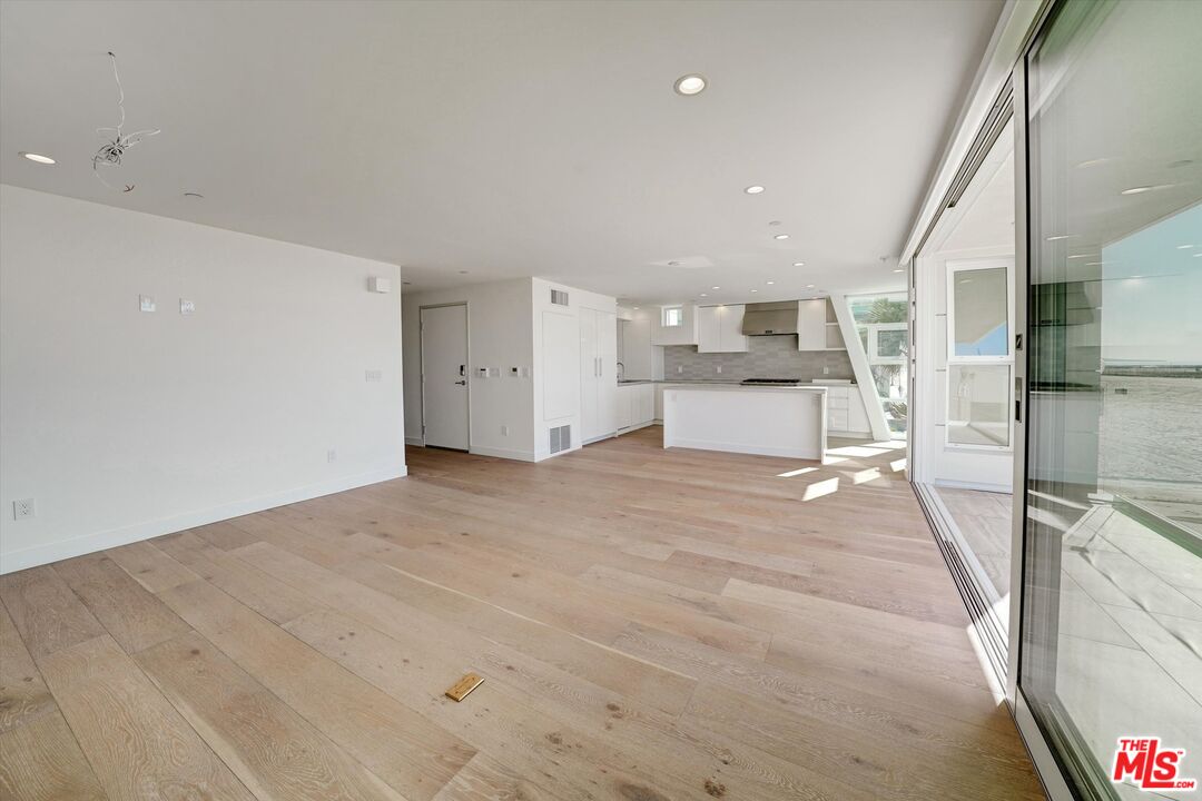 5113 Ocean Front Walk