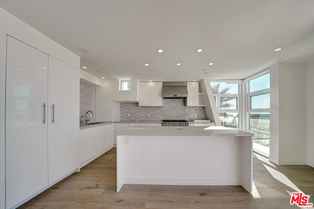 5113 Ocean Front Walk