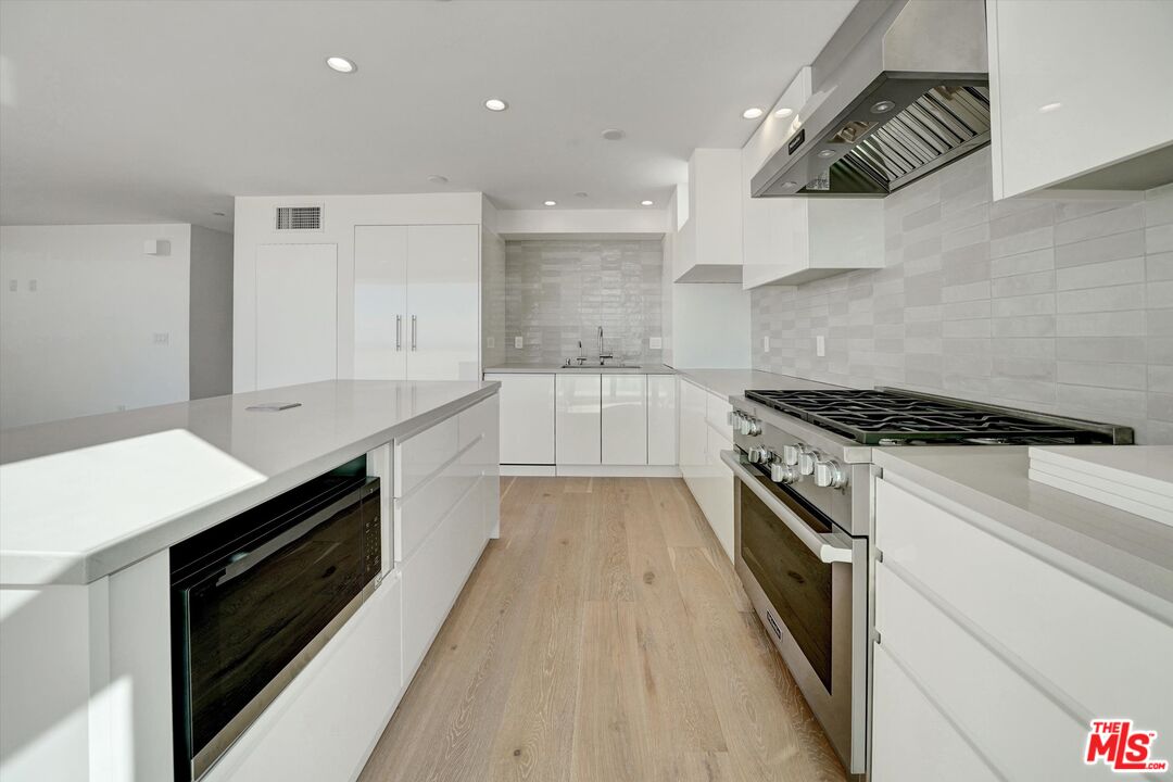 5113 Ocean Front Walk