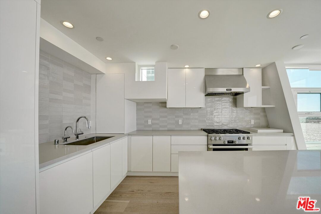 5113 Ocean Front Walk