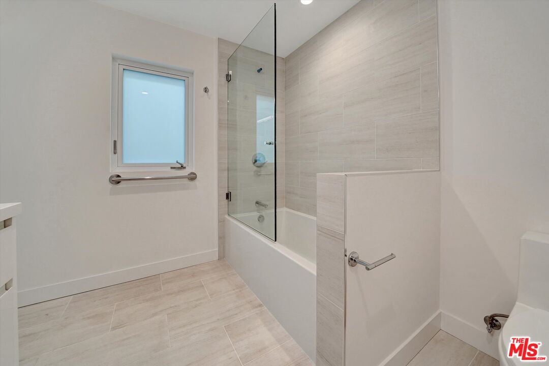 5113 Ocean Front Walk