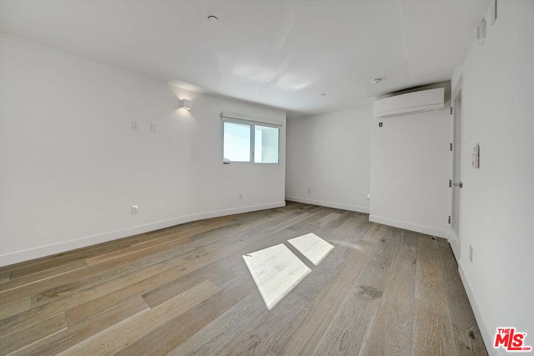 5113 Ocean Front Walk