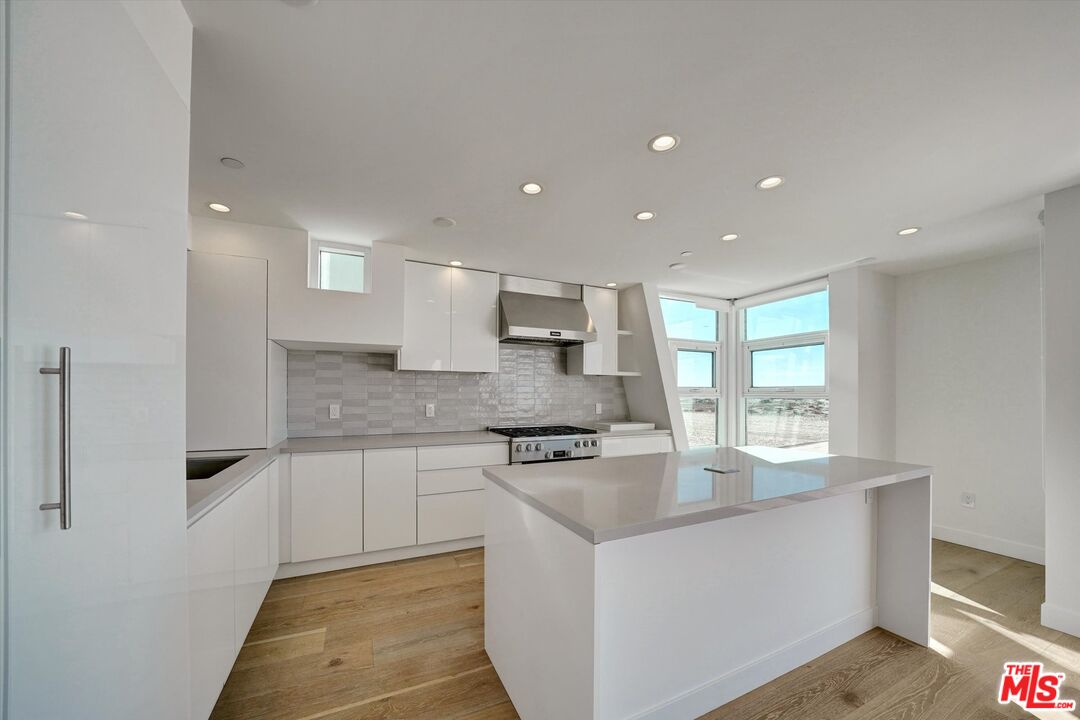 5113 Ocean Front Walk