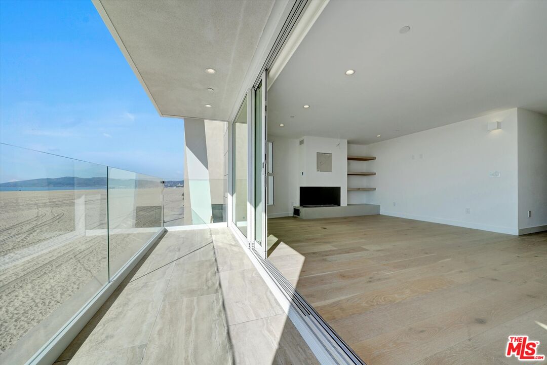 5113 Ocean Front Walk