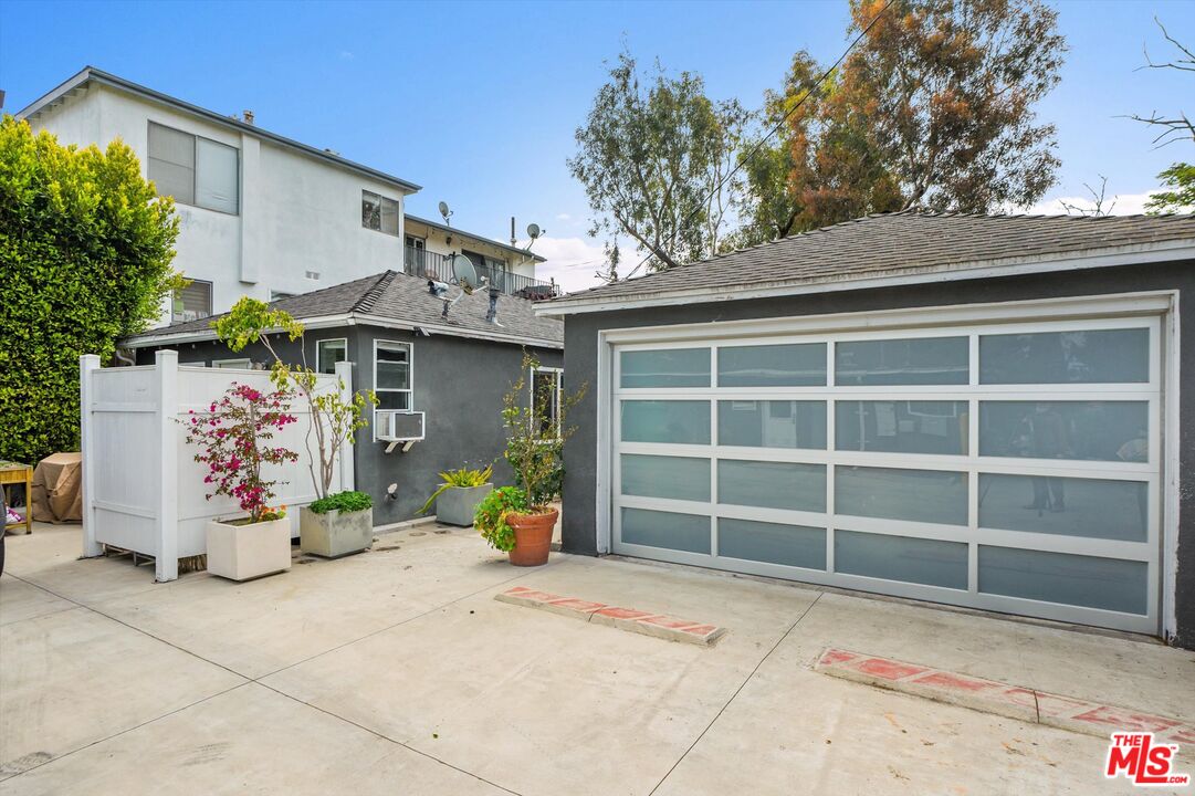 828 Hill St