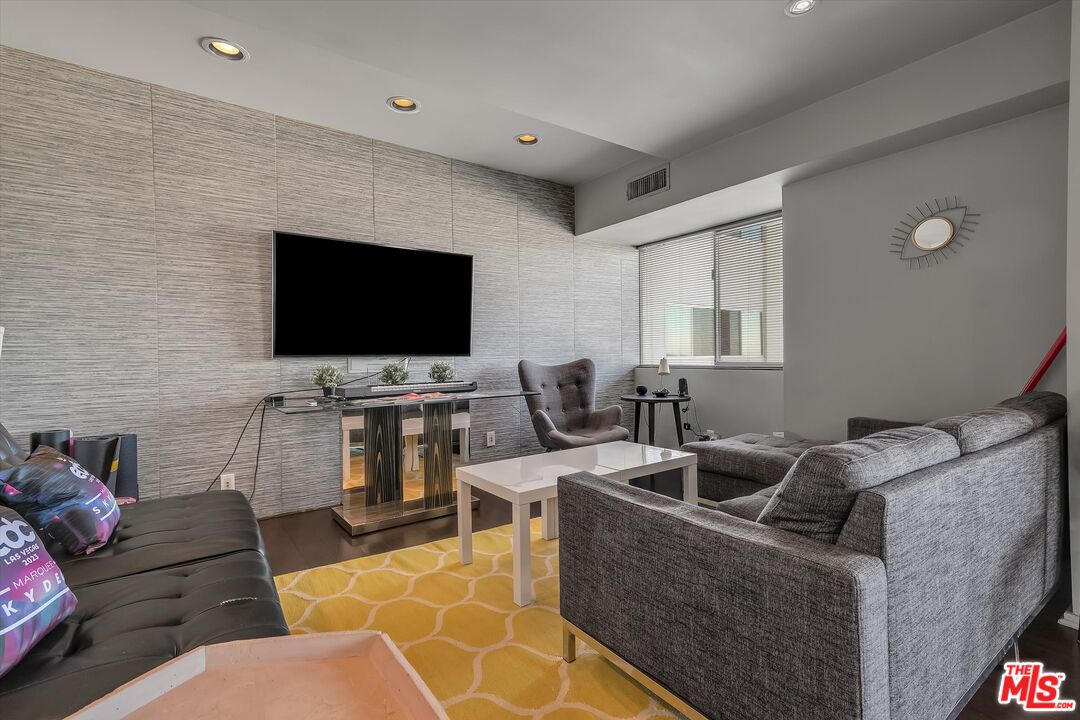 1155 N La Cienega Blvd Unit: 702