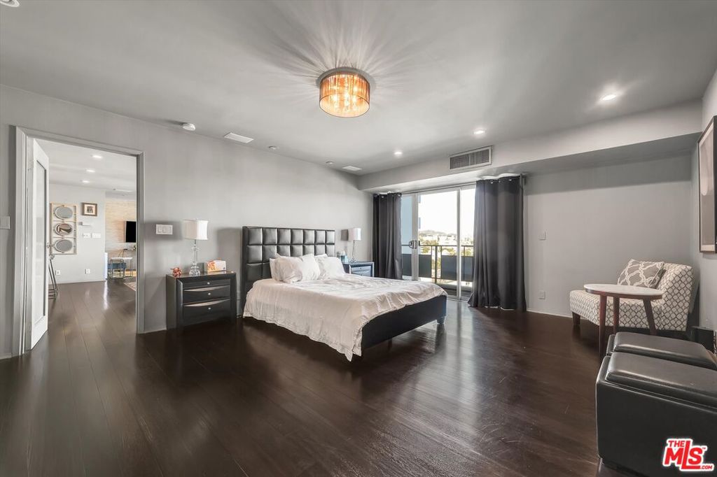 1155 N La Cienega Boulevard 702