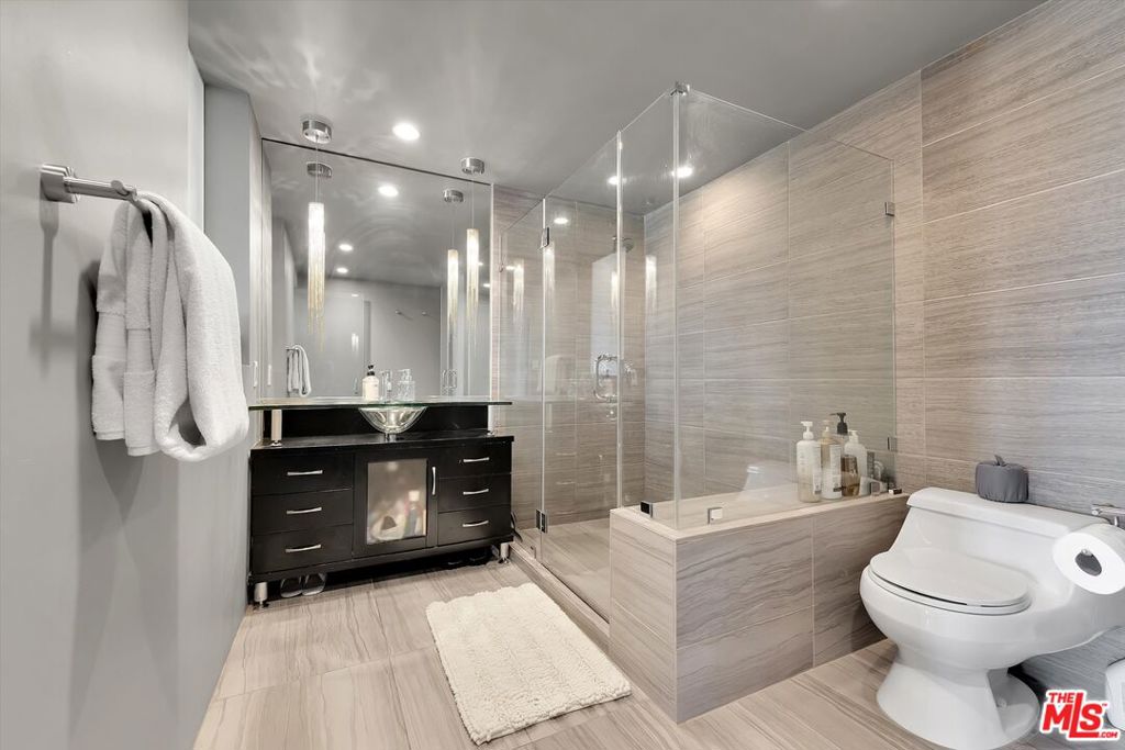 1155 N La Cienega Boulevard 702