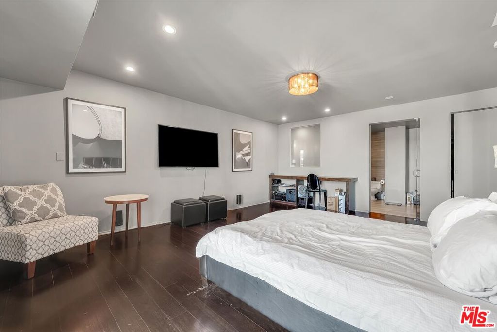 1155 N La Cienega Boulevard 702