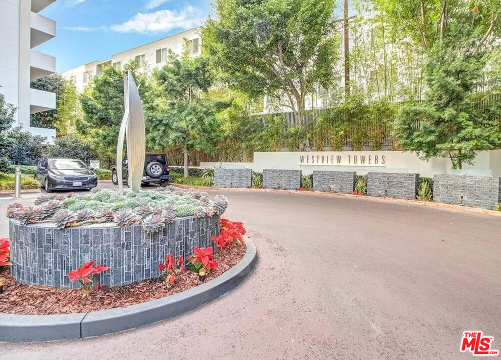 1155 N La Cienega Blvd Unit: 702